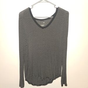 Size Medium Stripes V-neck